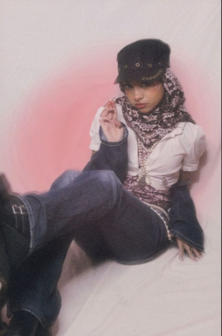 Japan Grunge Aesthetic, Grunge Outfits Y2k, Japan Grunge, Outfits Y2k Grunge, Hijabi Streetwear, Vintage Headphones, 90s Tumbler, Japanese 90s, Y2k Acubi