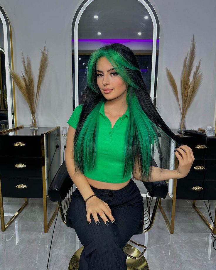 Black With Green Hair, Black Hair Green Money Piece, Green Underdye Hair, Black Hair With Green Highlights, Green Money Piece, Green Hair Dye Ideas, Black Green Hair, Green Black Hair, Green Hair Streaks