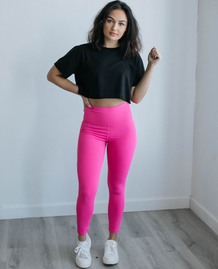 Pink Leggings Outfit, Hot Pink Leggings, Cute Workout Outfits, Leggings Outfit, Fashion Aesthetics, Sporty Girls, Athleisure Wear, Active Leggings, Cropped Tee