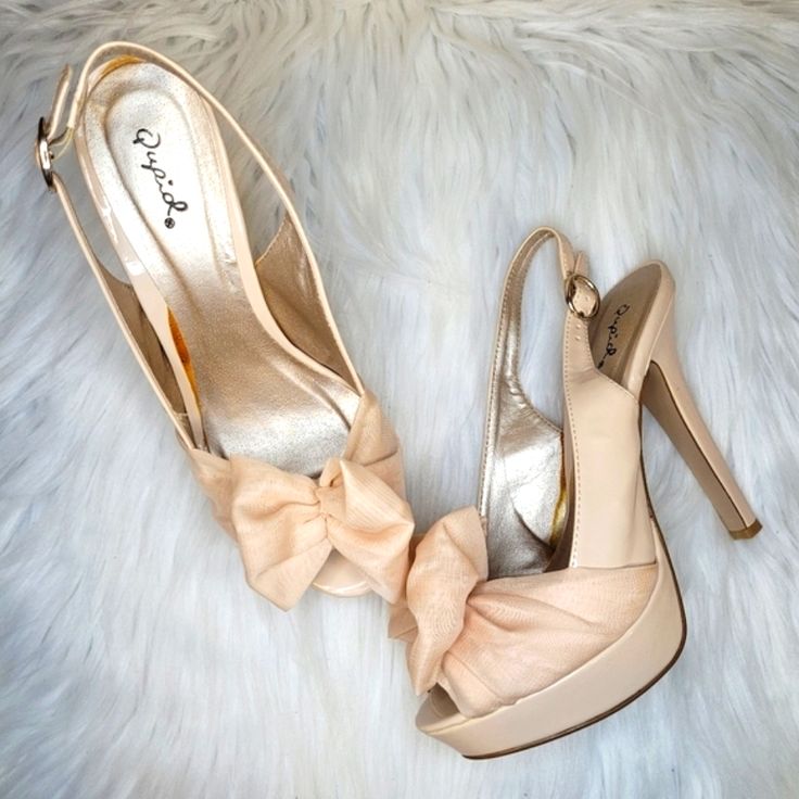 Patent Leather Cream Qupid Organza Bow Platform Heels Size 9 Style: Gaze-167 No Box Beige Bow Heels For Party, Beige Party Heels With Bow, Cream Open Toe Heels With Bow, Beige Open Toe Heels With Bow, Shoes Cream, Organza Bow, Court Heels, Cream Shoes, Qupid Shoes