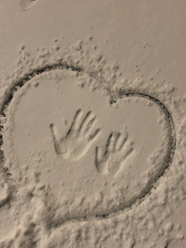 A couple hands printed in snow and a heart drawing Heavily Pregnant, Lights For Christmas, Christmas Date, Christmas Romance, 사진 촬영 포즈, My Kind Of Love, Winter Love, Clothes And Shoes, Pregnant Woman