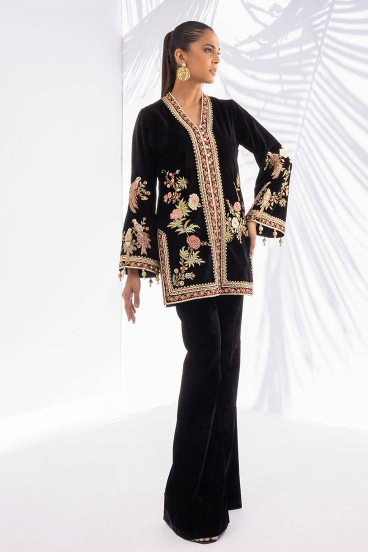 Mona – Sania Maskatiya International Velvet Suit Design, Black Velvet Jacket, Embroidered Bird, Embroidered Velvet, Velvet Suit, Velvet Trousers, Velvet Collection, Simple Pakistani Dresses, Fashion Attire