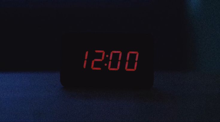 a digital clock with the time 005 on it's face is lit up