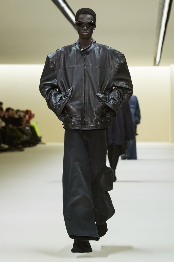 Balenciaga Leather Jacket, Balenciaga Fashion Show, Balenciaga Runway, Balenciaga Outfit, Masc Fashion, Fall 2023 Ready To Wear, Balenciaga Fashion, Balenciaga Men, 2023 Ready To Wear Collection