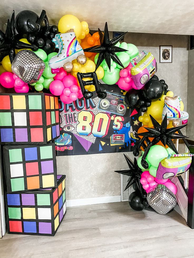 a bunch of balloons that are on top of a table