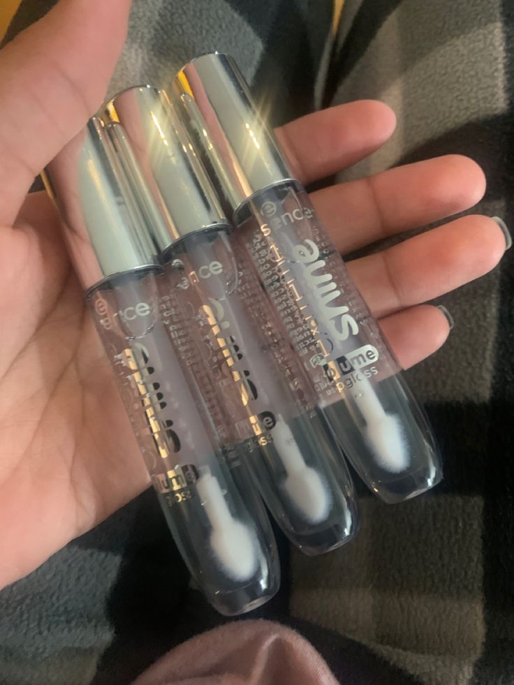 Essence Lip Gloss Milky Way, Essence Clear Lipgloss, Clear Lipgloss Aesthetic, Esensse Lipgloss, Clear Lip Gloss Aesthetic, Clear Glossy Lips, Lip Gloss Essence, Essence Gloss, Essence Lipgloss