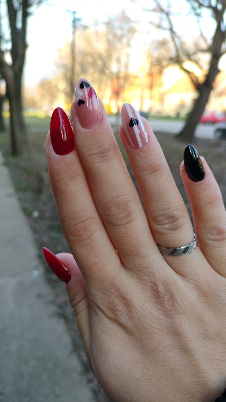 Black And White And Red Nails, Graduation Nails Red And Black, Nails Inspiration Red And Black, Black White Red Nails, Red Black And White Nails Design, Black Red White Nails, Black Nails Heart, Black Red And White Nails, Black White And Red Nails