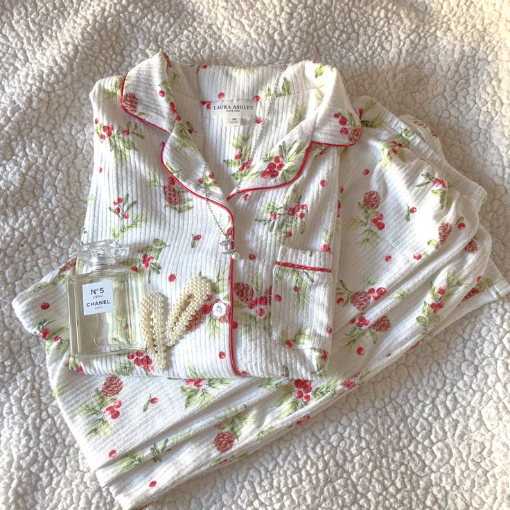 #coquettefashion #princesscore #chanel #christmas #coquetteaesthetic Chanel Christmas, Her Drawing, Pajamas Aesthetic, Cute Pajama, School Homework, Coquette Christmas, Pajama Fashion, Cute Pjs, Cute Pajama Sets