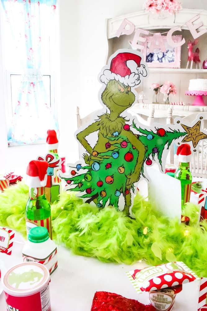 the grinch christmas tree has been decorated with green feathers