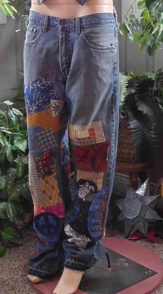 Patchwork Jeans Upcycled by The Land of Bridget Jeans Patchwork Fashion, Patchwork Jeans Men, Grunge Hippie, Jeans Patchwork, Look Grunge, Patchwork Fashion, Estilo Hippie, Grunge Look, Patchwork Jeans