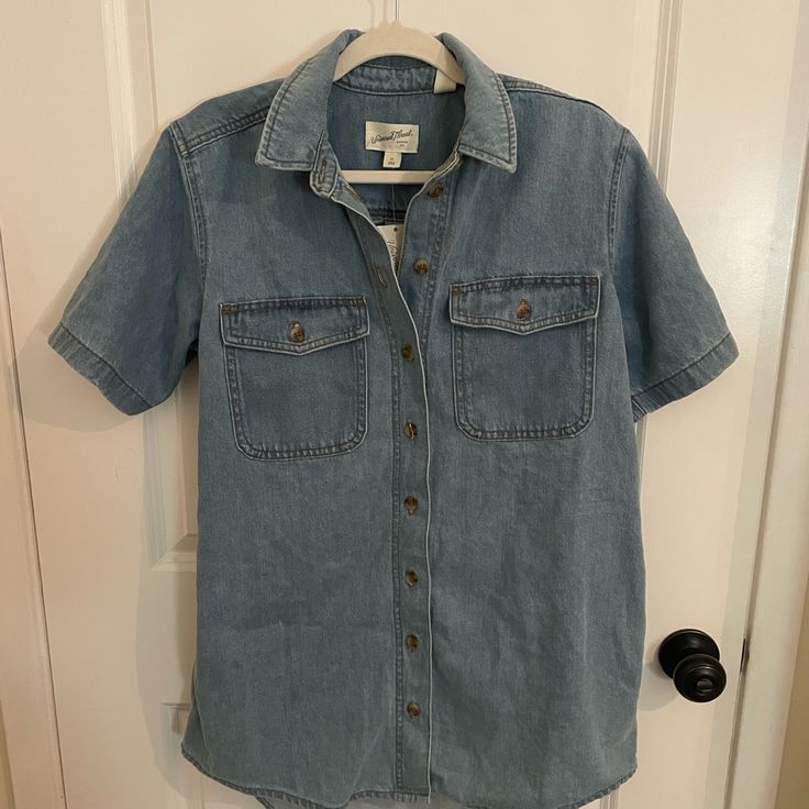 Light Wash Denim Shirt Dress With Pockets! Shirt Dress With Pockets, Denim Shirt Dress, Light Wash Denim, Dress With Pockets, Universal Thread, Denim Shirt, Colorful Dresses, Color Blue, Shirt Dress