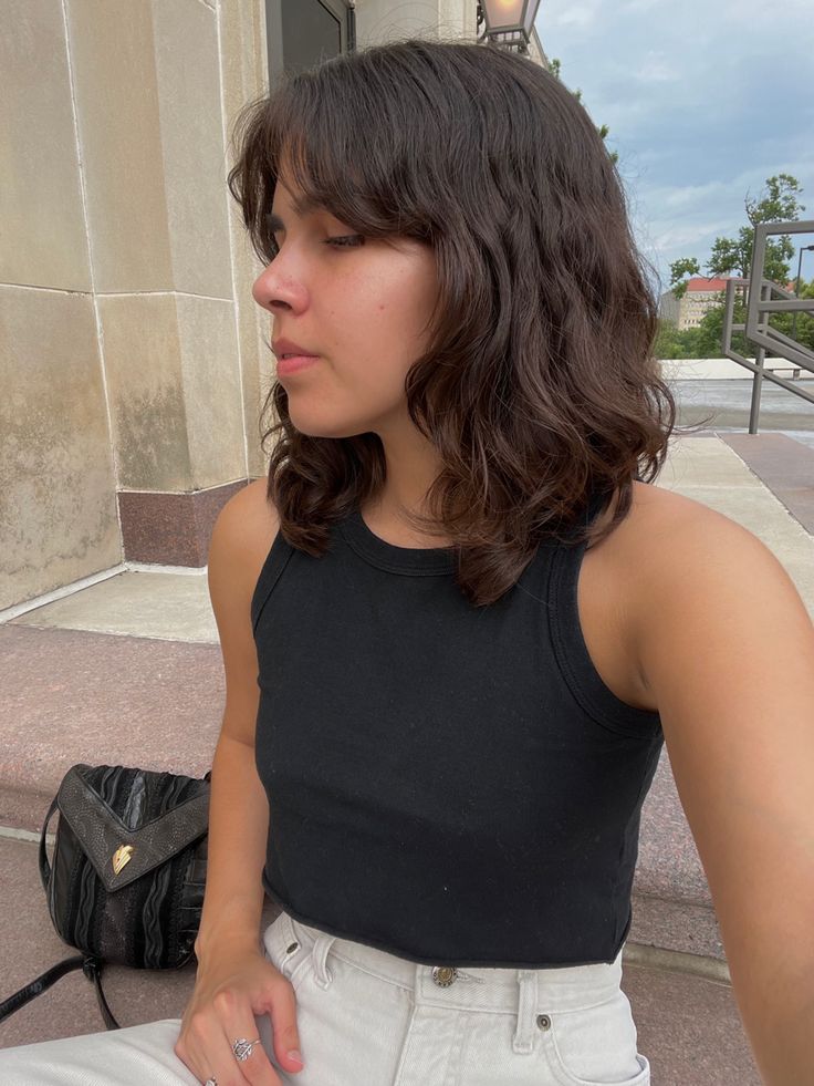 Wavy Layered Shag Haircut, Hair Inspo Wavy Short, Short Haircuts For Thick Hair Wavy Shoulder Length, Short Haircuts With Bangs Wavy Hair, Shoulder Length Bob Wavy Hair, Short Hair Wavy Bangs, Layered Bob Wavy Hair, Short Shaggy Wavy Hair, Short Hair Curtain Bangs Wavy