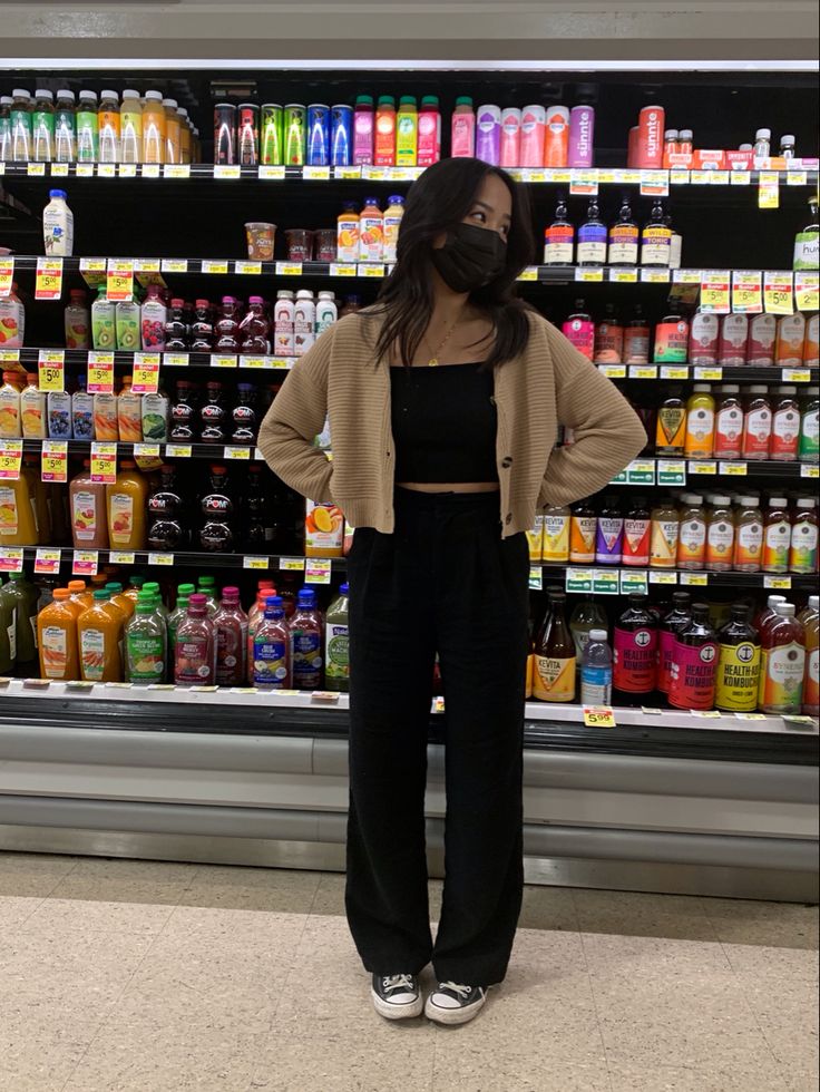 Grocery Outfit Aesthetic, Trouser Outfit Inspo Women, Outfit Ideas With Trousers, Outfit For Black Trousers Women, Black Trousers And Cardigan Outfit, Style Black Trousers Casual, Trousers Fall 2023, Women Black Trousers Outfit, Black Outfit Aesthetic Casual