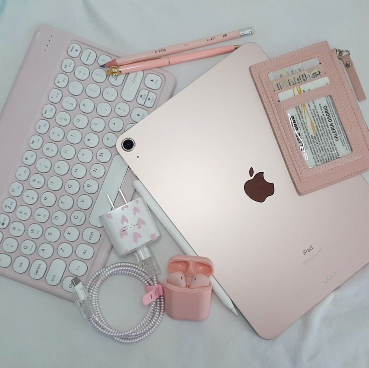 Keyboard Ipad Air 4ta Gen. Apple pencil Headset Pen and Pencil Charger Card Holder. Ipad And Apple Pen, Apple Pen Accessories, Ipad With Keyboard And Pencil, Ipad With Pen And Keyboard, Ipad And Apple Pencil Aesthetic, Ipad Air 2024, Ipad Air 5 Aesthetic, Ipad With Pen, Ipad Air Pink