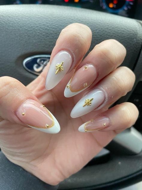 Fancy Oval Nails, Classy White And Gold Nails, White Grad Nails Almond, Nails White Gold Design, Nail Designs With Gold Charms, Almond Nails For Graduation, White French Nails With Charms, Nail Inspiration With Charms, Graduation Nail Inspo 2024