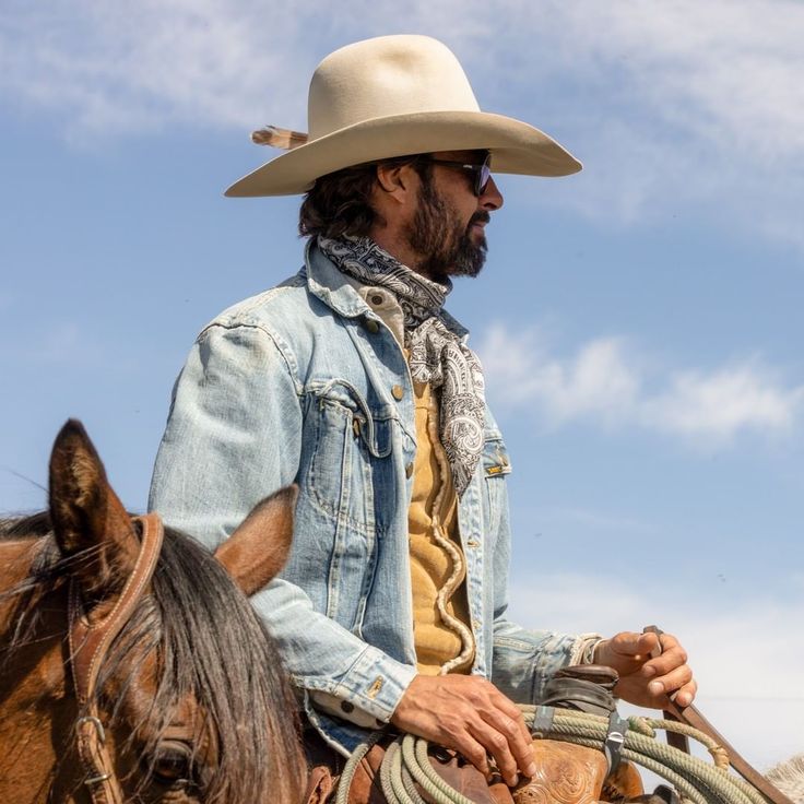 Walker Yellowstone, Kevin Costner Yellowstone, Americana Fashion Men, Ryan Bingham, Cowboy Photography, Mens Western Wear, Country Attire, Ranch Wear, Cowboy Up