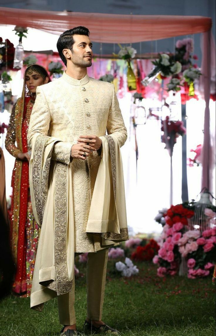 Sherwani Pakistani, Sherwani For Boys, Sherwani Groom Wedding, Ivory Sherwani, Golden Aesthetic, Nomi Ansari, Groom Sherwani, Sherwani For Men Wedding, Wedding Outfits For Groom