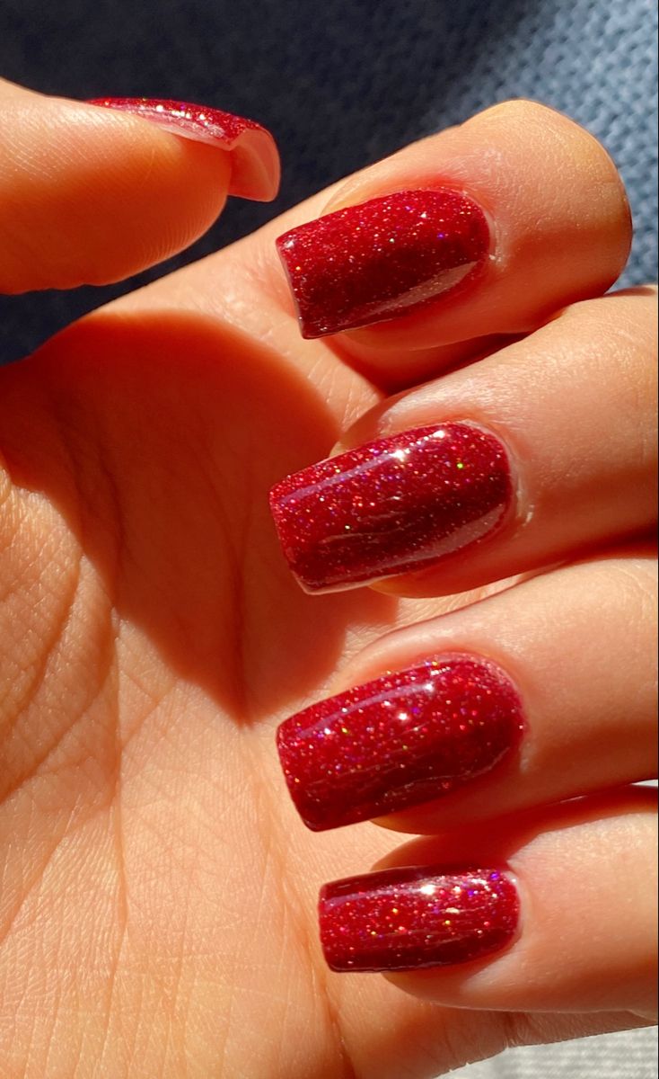 Red Gel Nails Short Glitter, Red Sparkle Gel Nails, Glitter Dark Red Nails, Nail Ideas Shimmer, Glittery Red Christmas Nails, Red Sparkly Prom Nails, Sparkly Red Nails Acrylic Short, Sparkly Red Nails Christmas, Red Christmas Nails Sparkle