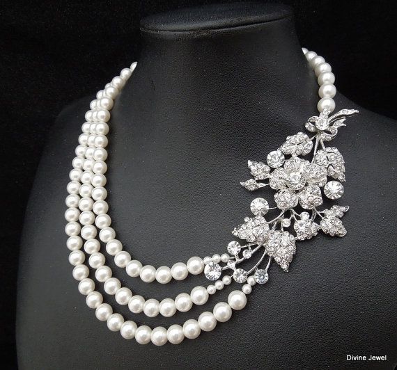 Bridal Pearl Necklace Bridal Rhinestone Necklace by DivineJewel Wedding Pearl Necklace, Pink Drop Earrings, Bridal Pearl Necklace, Pearl Statement Necklace, Pearl Necklace Designs, Pearl Necklace Wedding, Necklace Bridal, Kings Crown, Classic Necklace