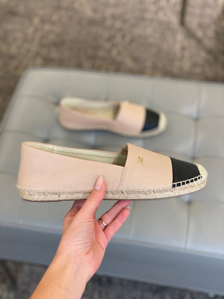 Slip into the Kendrick espadrille for effortless all-day style. Pebbled leather adds a luxe twist, while jute trim offers tactile contrast. Wear yours on the weekend with cropped denim. Round-toe slip-on espadrille platform flats 1/4" espadrille platform heel Tumbled leather upper; rubber sole Imported Nude Espadrilles Outfit, Flat Espadrilles Outfit, Espadrilles Outfit, Camel Flats, Nude Espadrilles, Beige Espadrilles, Espadrille Flats, Flats Outfit, Platform Flats