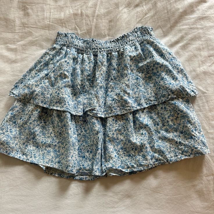 Nwot!! Super Cute Blue Floral Skirt For So Many Occasions!’ Chic Blue Mini Skirt With Elastic Waistband, Blue Skirt For Day Out, Blue Mini Bottoms With Elastic Waistband, Blue Mini Length Bottoms With Elastic Waistband, Light Blue Lined Tiered Skirt, Light Blue Tiered Mini Skirt For Day Out, Blue Mini Skirt Bottoms For Summer, Blue High Waist Ruffled Skort, Blue High-waist Ruffles Skort