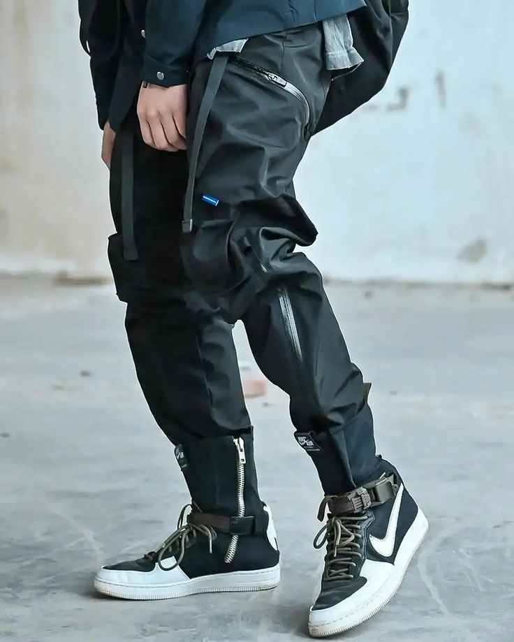 ’Kusaji’ Techwear cargo pants - STORM�™ Techwear Cargo Pants, Cyberpunk Pants, Hakama Pants, Techwear Pants, Techwear Outfits, Streetwear Pants, Pants Design, Urban Style, Pop Fashion