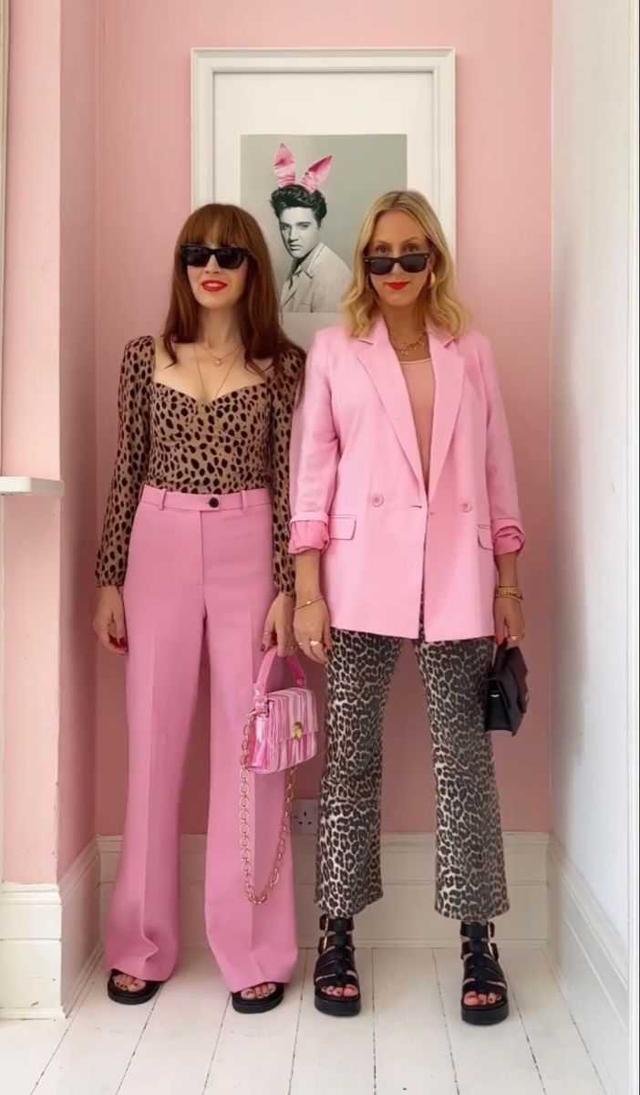 Pink Animal Print Outfit, Pink Winery Outfit, Fucsia Pants Outfit, Pink And Leopard Outfit, Pink Purse Outfit, Pink And Orange Outfit, Pink Trousers Outfit, Leopard Outfit Ideas, Outfit Ideas For Brunch