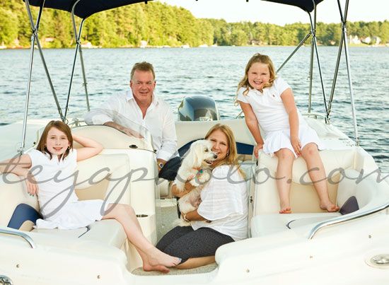 Boating Family Pictures, Family Pictures On A Boat, Boat Family Pictures, Family Boat Pictures, Adventure Supplies, Boat Poses, Boat Family, Boat Lifestyle, Boating Pictures