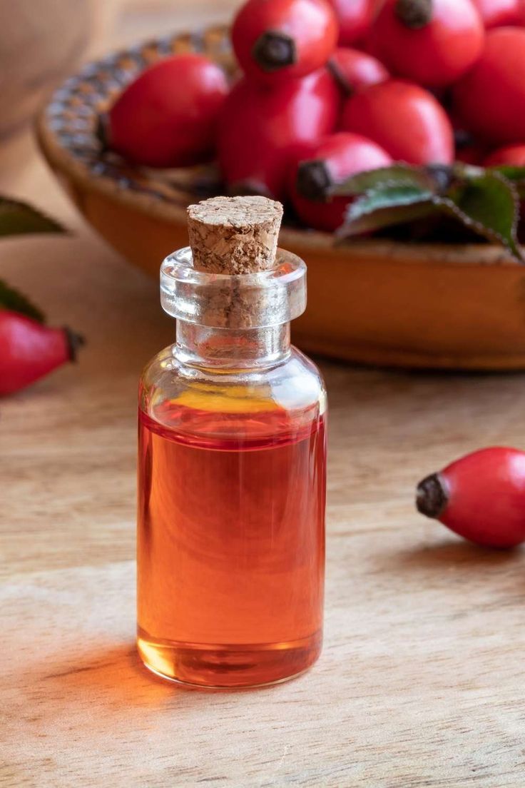 Skin Tightening Oils, Skin Tightening Essential Oil, Rosehip Oil Benefits, Oils For Face, For Skin Tightening, Essential Oils For Face, Essential Oils Health, Tighten Skin, Rose Hips