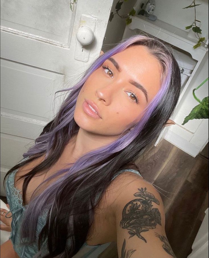 Trendy Hair Dye Ideas, Trendy Hair Dye, Hair Color Warm, Warm Honey Blonde, Color Block Hair, Lavender Hair Colors, Light Purple Hair, Split Dyed Hair, Violet Pastel