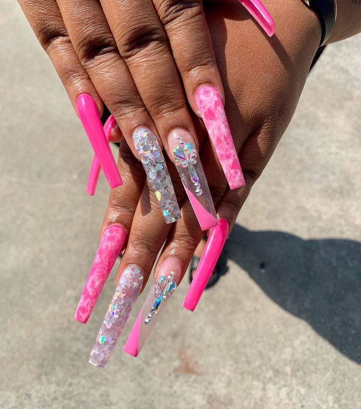 2,721 Likes, 9 Comments - LaNece Renee ✨ (@lanece.renee) on Instagram: “Birthday Nailsss 💕😍😍Click the link in my bio to book your appointments 😍#alpharettanailtech…” Poppin Nails, Long Nail Designs, Claw Nails, Nails Design With Rhinestones, Exotic Nails, Bling Acrylic Nails, Glam Nails, Classy Nails, Bling Nails