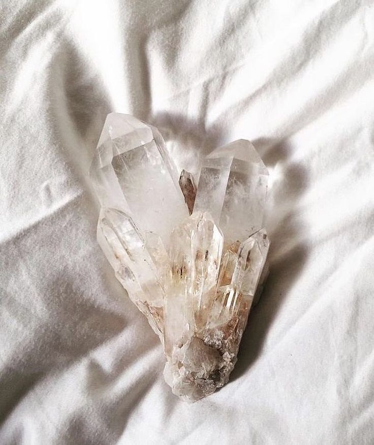 Sunday Vibes, Crystal Aesthetic, Crystals Healing Properties, Crystal Magic, Chakra Balancing, Crystal Meanings, Clear Crystals, Crystal Grid, Chakra Healing