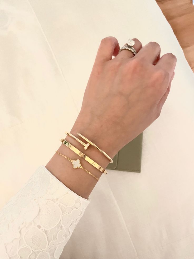 Tiffany Bracelet Stack, Gold Bracelets Stacked, Jordan Low, Tiffany Bracelets, Luxury Jewelry Brands, Accesories Jewelry, Wrist Jewelry, Luxe Jewelry, Bangles Jewelry Designs