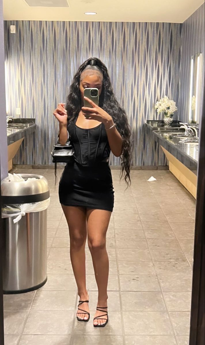 Semi Formal Dresses Baddie, Birthday Outfits Black Women Black, Black Dress Bday Outfit, Graduation Party Outfits Black Women, Baddie Dinner Outfits Dress, Black Birthday Dress Outfit, Black Birthday Dinner Dress, Hocoming Dresses 2023, Black Birthday Dinner Outfit