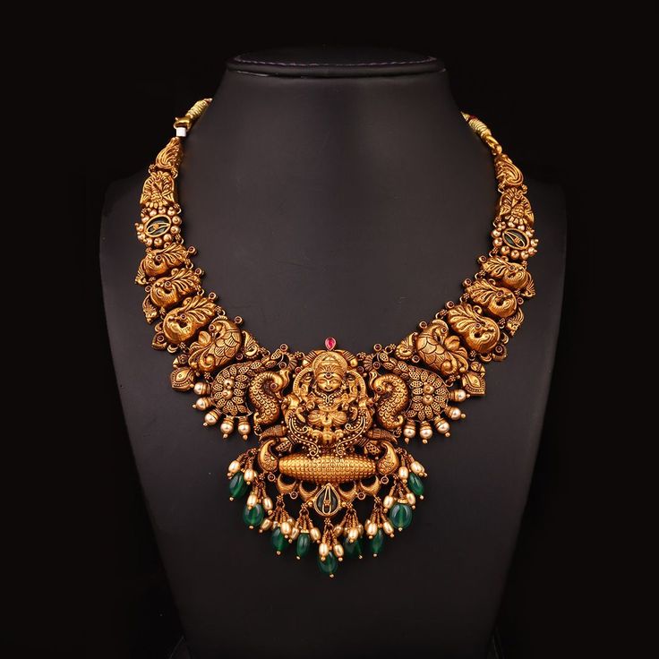 Intricate Malini Nakshi Necklace Long Chain Designs, Long Haram Gold Jewellery Designs, Temple Jewellery Necklace, Nakshi Necklace, Nakshi Jewellery, Jewellery Video, Marriage Jewellery, Fashion Jewelry Necklaces Gold, Vaddanam Designs