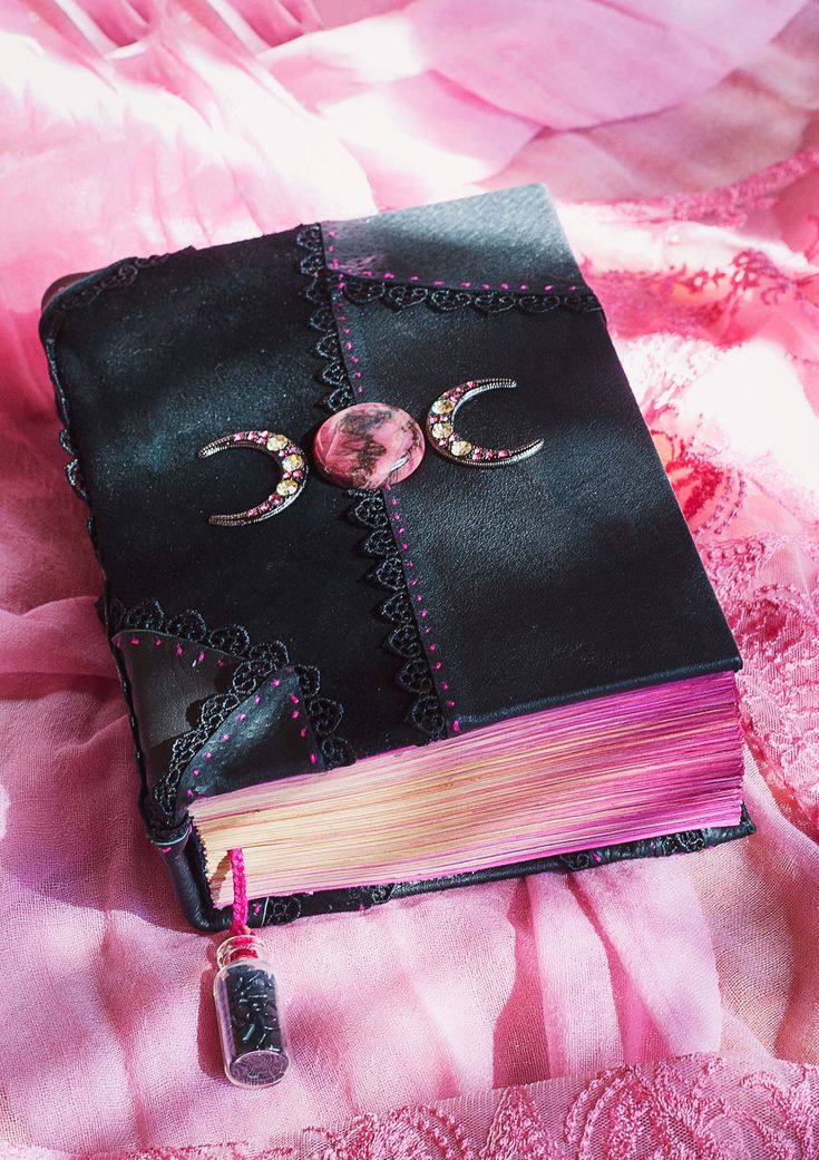 Grimoire Book, Aleister Crowley, Book Of Shadow, Witchy Crafts, Baby Witch, Witch Books, Magic Aesthetic, Witch Spell, Black Book