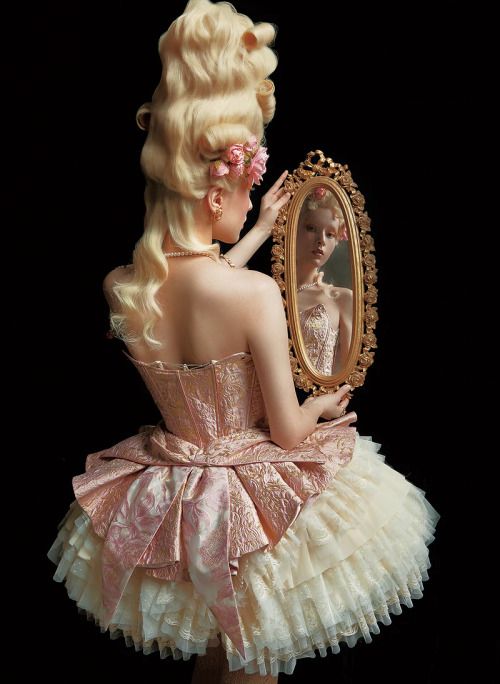 Marie Antoinette Aesthetic, Rococo Aesthetic, Marie Antoinette Costume, Rococo Fashion, My Funny Valentine, A Mirror, Style Expert, Beauty Collection, Marie Antoinette