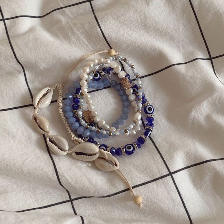 Bracelet Jewelry Aesthetic, Jewelry Blue Aesthetic, Conch Shell Bracelet, Bracelets Summer Aesthetic, Mermaid Inspired Accessories, Aesthetic Jewelry Bracelets, Aesthetic Summer Accessories, Summer Vibes Bracelets, Summer Jewelry Bracelets