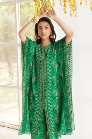 Shop for Chhavvi Aggarwal Green Crepe Printed Kaftan And Palazzo Set for Women Online at Aza Fashions Festive Digital Print Kaftan, Festive Green Printed Kaftan, Festive V-neck Georgette Kaftan, Green Digital Print Kaftan, Festive Floral Print Floor-length Kaftan, Embroidered Leaf, Printed Kaftan, Gown With Dupatta, Kaftan For Women