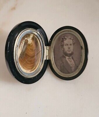 Antique Victorian Jet Black Mourning Brooch Locket With Photo And Hair Clipping | eBay Vintage Oddities, Hair Locket, Hair Keepsake, Victorian Hair, Victorian Hairstyles, Post Mortem, Queen Victoria, Antique Victorian, Jet Black