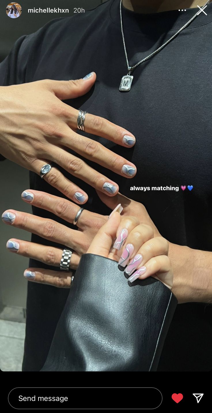 Nails For My Girlfriend, Halloween Nails Couple, Nail Date With Boyfriend, Matching Gf Bf Nails, Aesthetic Matching Nails, Cute Couple Nails, Guy And Girl Matching Nails, Matching Nail Ideas For Couples, His And Her Nail Designs