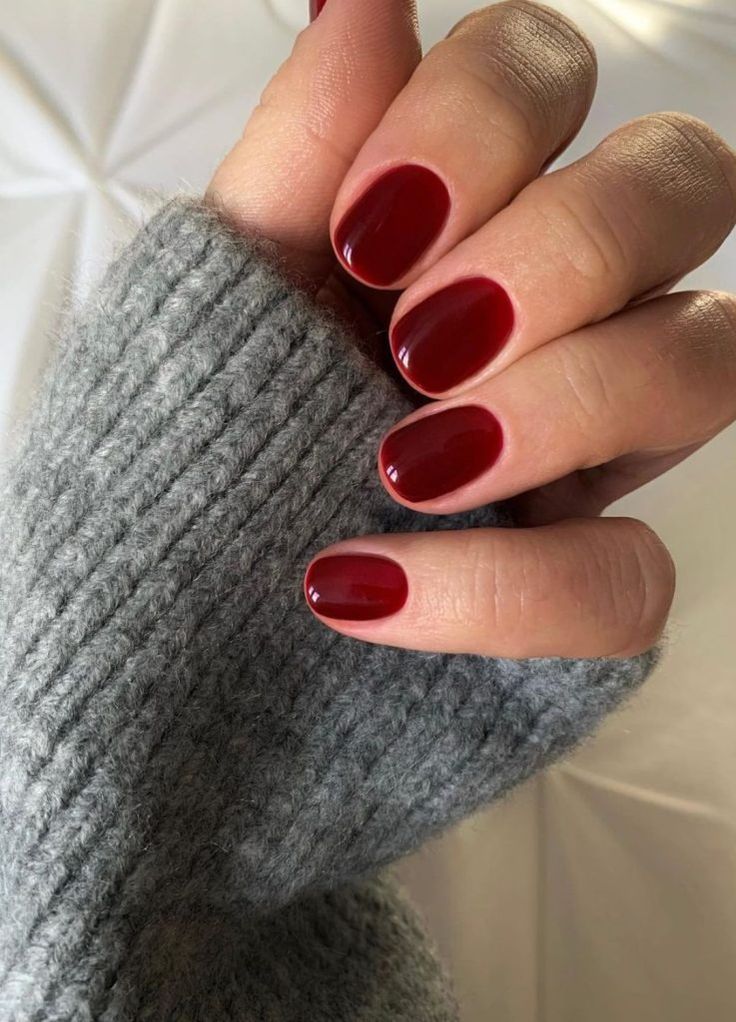 12 Old Money Nail Ideas That Are the Epitome of Quiet Luxury | The Everygirl Red Summer Nails, Sheer Nails, Kutek Disney, Nagellack Trends, February Nails, Nail Colors Winter, Smink Inspiration, Red Nail Polish, Makijaż Smokey Eye