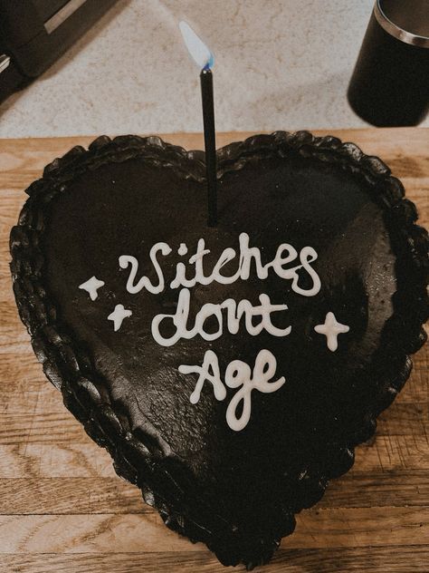 Witches Cake Ideas, Witchy 40th Birthday, Halloween 30th Birthday Cake, Witch Aesthetic Birthday Party, Dark Bday Aesthetic, Like Fine Wine Cake, Halloween Birthday Aesthetic, Witches Don’t Age, Witches Don't Age Cake