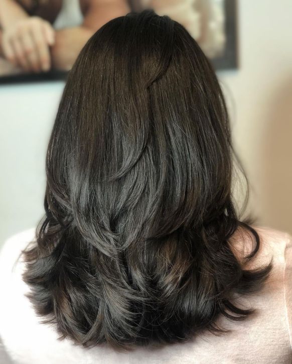 Long Round Layers Haircut Medium Length, Medium Piecey Haircut, Layered Round Haircut, V Haircut For Short Hair With Layers, Midlength Haircuts For Thick Wavy Hair, Medium Length Haircut With Layers Volume, Medium Layered Hair For Fine Hair, Medium Length Haircut Back View, Short Layered Haircuts Dark Hair