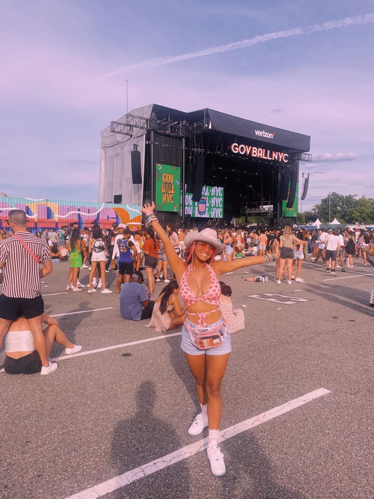 Governors Ball Festival, Governors Ball Outfit, Gov Ball Outfits Music Festivals, Suenos Festival, Suenos Festival Outfits, Govball Outfits, Gov Ball Outfits, Dresses For Festivals, Coachella Outfit Ideas