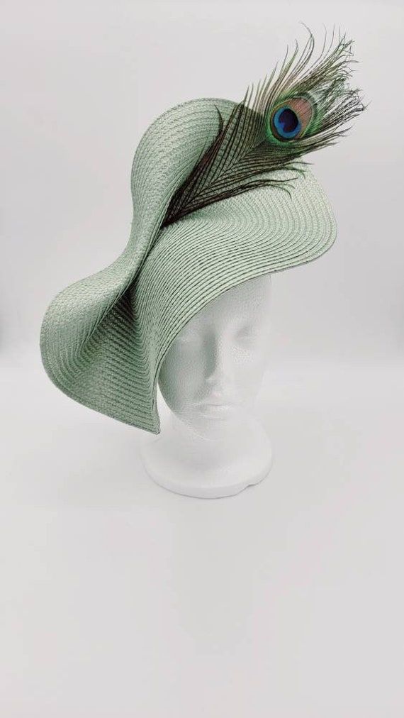 Charlotte - an elegant pale sage green fascinator with a peacock feather accent.  Attached to a thin headband for ease of use.   This stunning handmade hat would be perfect for horse races, weddings, church, christening, tea parties, cocktail parties, birthdays, bridal showers, engagement parties, bachelorette parties, baby showers, Mother's Day or just because you're ready to slay. If you're interested in having Rose + Ivy design a custom hat for your occasion, please send us a message and incl Horse Race Hats, Navy Fascinator, Fascinator Hats Diy, Pale Sage Green, Green Fascinator, Wedding Tea Party, Hat Tea Party, Derby Horse, Horse Races