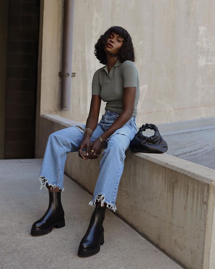 The Anti-Skinny Jean Trend That's Back and Cooler Than Ever How To Style Chelsea Boots, Boot Outfit Ideas, Chelsea Boots Outfit, Straight Leg Jeans Outfits, Ripped Jeans Outfit, Lug Sole Boots, Love Jeans, Trending Boots, Outfit Jeans