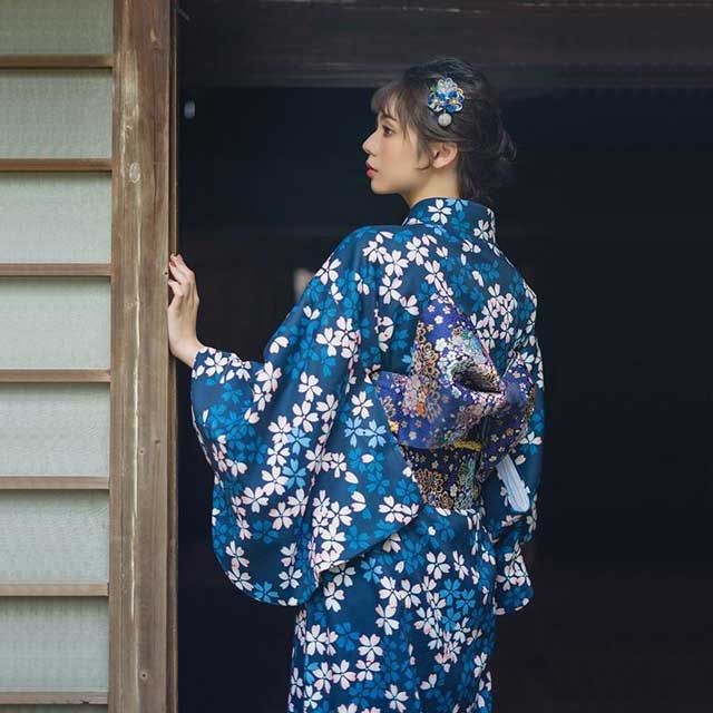 Navy and White Floral Kimono | Eiyo Kimono Japanese Outfit Ideas, Kimono Aesthetic, Japanese Ancient, Kimono Style Dress, Cute Kimonos, Japanese Traditional Clothing, Women Kimono, Modern Kimono, Kimono Floral