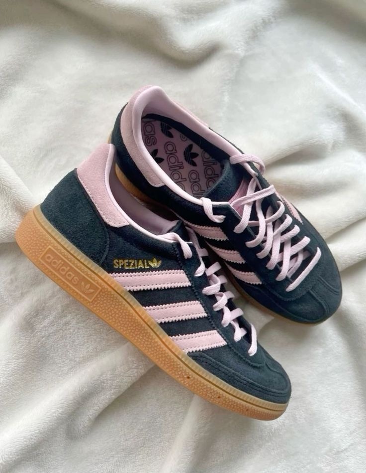 adidas spezial 🌸🫐 Adidas Spezials, Pretty Sneakers, Samba Shoes, Look Adidas, Trendy Shoes Sneakers, Dr Shoes, Pretty Shoes Sneakers, Adidas Shoes Women, Adidas Spezial