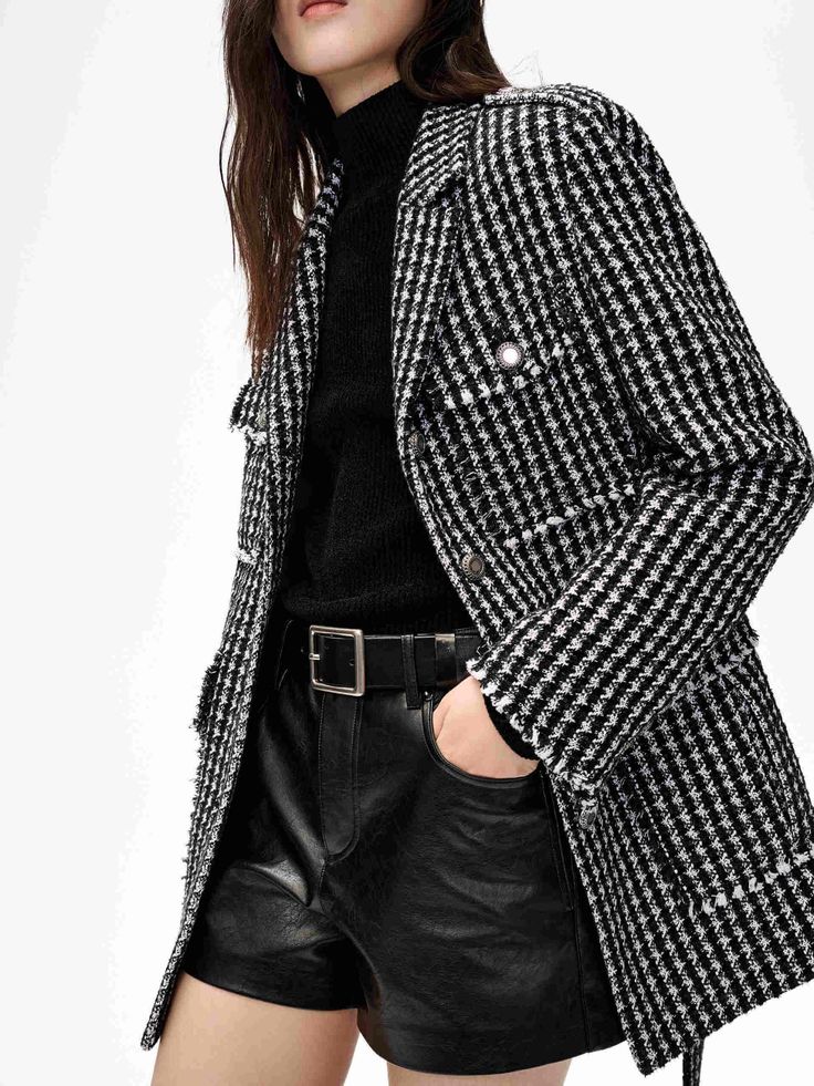 MO&Co. Women's Belt Houndstooth Pattern Jacket This exquisite coat is crafted from premium material, combining a houndstooth pattern for a timelessly sophisticated look. Luxuriously comfy, it features front pockets and vintage silver buttons for a touch of modern elegance. Features : - Straight-cut midi silhouette, including belt- Multi-pocket design, vintage button- Houndstooth pattern Code: MBC4COT022The back length of size S is 73cmMATERIALS & CARE Material: 34.2% Viscose 34% Cotton 21.9% Pol